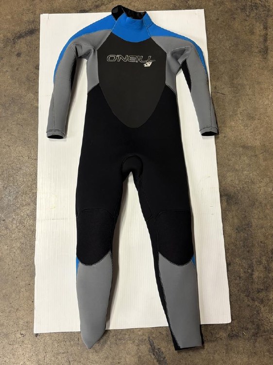 ONEILL KIDS WETSUIT SIZE 8 - USED
