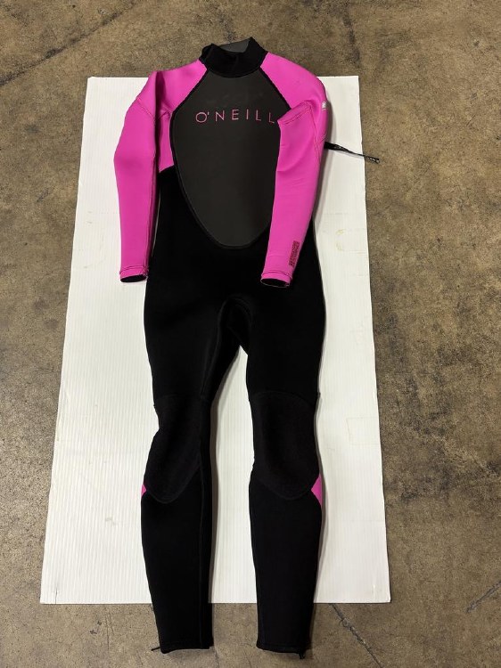 ONEILL KIDS WETSUIT SIZE 10 - USED