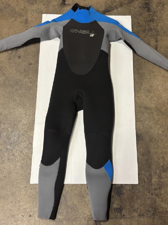 ONEILL KIDS WETSUIT SIZE 12 - USED
