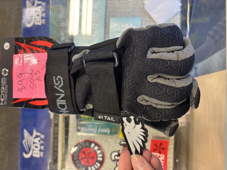 HO TAIL GLOVE LARGE - NEW - NO WARRANTY