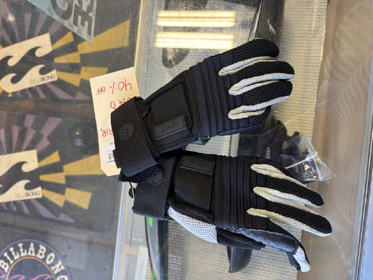 CONNELLY TALON GLOVE SIZE MEDIUM - USED