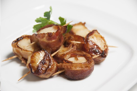 Frozen Food Comeau Bacon Wrapped Scallops - (20-30 ct/ Approx 125 per box) - 5lb box (02028)