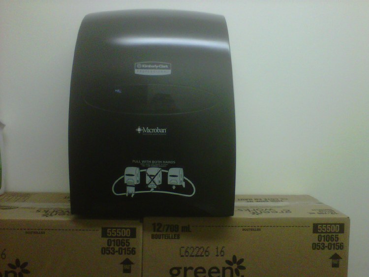 Kimberly Clark Hands Free Universal Towel Dispenser  (09996)