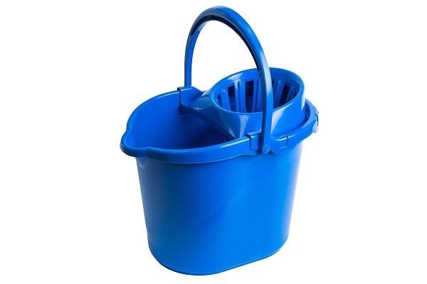 PLASTIC BUCKET & WRINGER