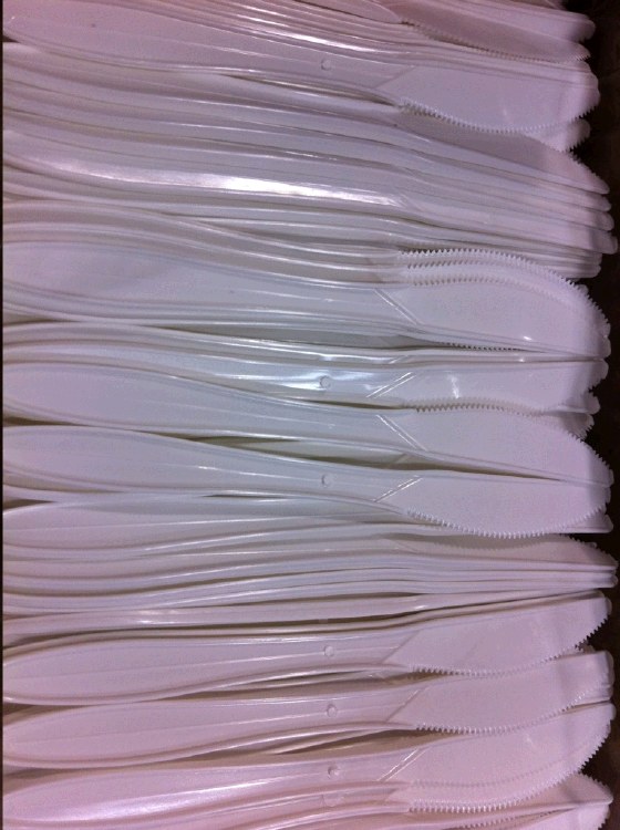 Plastic Knives Medium- 1000/CASE (03030)(02490)(#327)(2TZW)