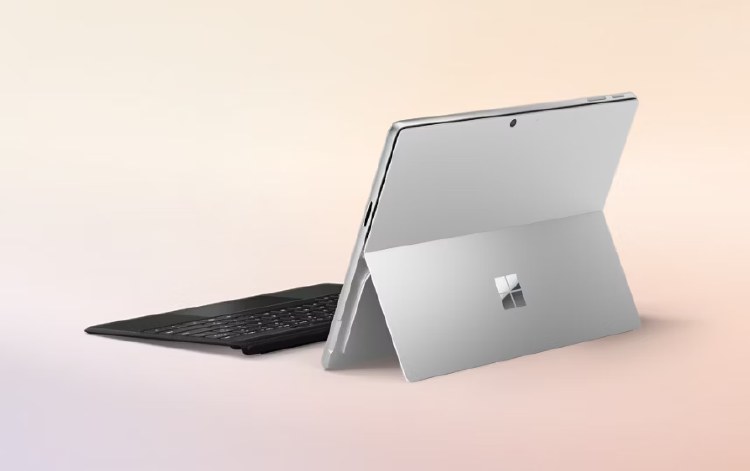 PRE-OWNED: Microsoft Surface Pro 11th Edition - Snapdragon X1P64100, Qualcomm Adreno X1-85, 16GB DDR5 RAM, 256GB SSD, 13" 2880 x 1920 OLED 120Hz Touch + Pen Compatible, Windows 11 Home, 3 Month Warranty