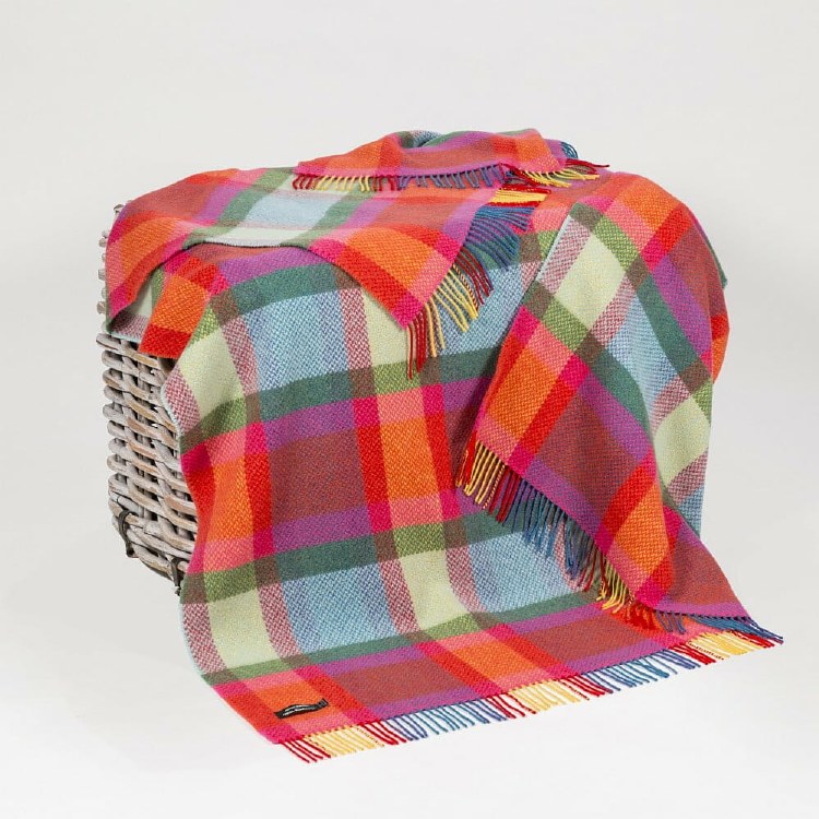 Merino-Cashmere Throw in Pink, Yellow and Green Check