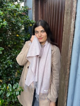 Additional picture of Cashmere Scarf Smoky Pink