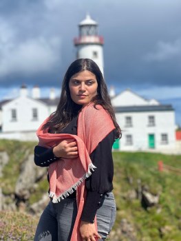 Additional picture of Merino-Cashmere Scarf Tigerlily Red