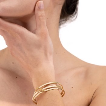 Additional picture of White and Gold Teardrop Clasp Bracelet
