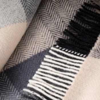 Additional picture of Merino-Cashmere Throw Cream and Grey Large Block Herringbone