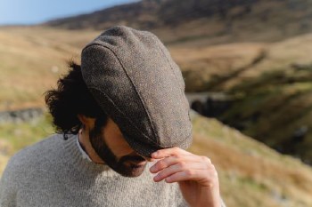 Additional picture of Irish Tweed Driving Cap Green-Brown