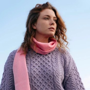 Additional picture of Merino Wool Scarf Bubblegum Pink