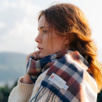 Additional picture of Merino Wool Scarf Brown and Navy Check