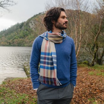Additional picture of Merino Wool Scarf Beige with Blue and Red Check