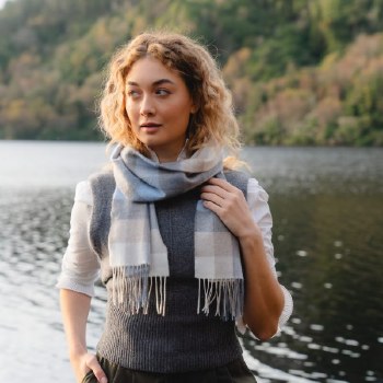 Additional picture of Merino Wool Scarf Beige, Stone and Blue Block Check