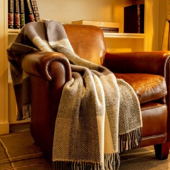 Additional picture of Merino-Cashmere Throw Cream and Grey Large Block Herringbone