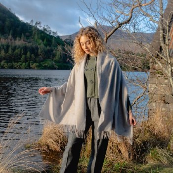 Additional picture of Merino Wool Wrap Reversible Pearl Grey