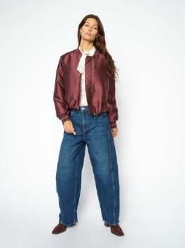 Additional picture of Cindy Barrel leg blue jeans