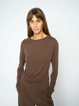 Additional picture of Ami draped chocolate tee