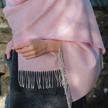 Additional picture of Merino Wool Wrap Reversible Bubblegum Pink