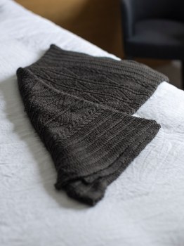 Additional picture of Large Alpaca-Silk Aran Wrap Brown Marl