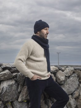 Additional picture of Ribbed Merino-Cashmere Scarf Navy Fleck
