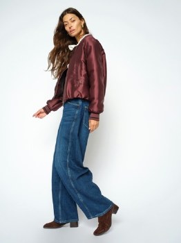 Additional picture of Cindy Barrel leg blue jeans
