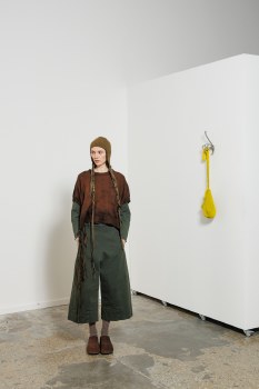 Additional picture of Chocolate and Black Hand-painted Knit Vest