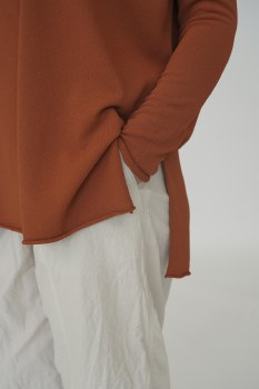 Additional picture of Terracotta Fine Viscose V-neck Knit