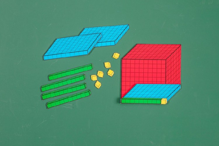 Teachers Magnetic 3D Base Ten Set 4 Colour (Set 54)