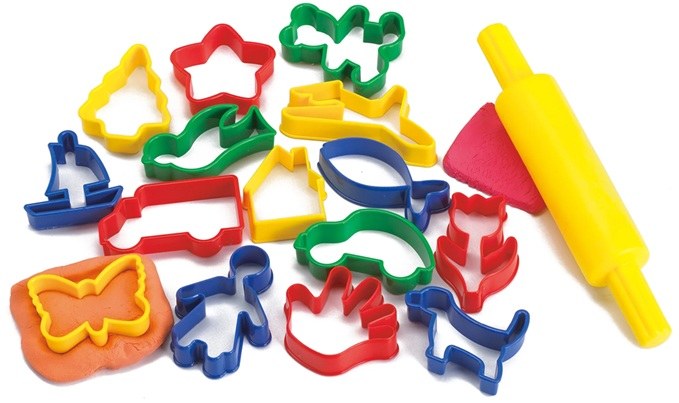 Rolling Pin & 16 Dough Cutters