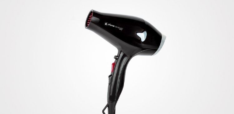 Pluma Compact Black Hairdryer