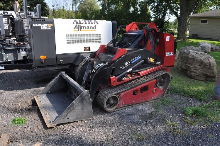 TX1000 Mini Skidsteer