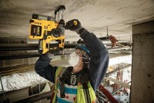 Additional picture of Hammer Rotary SDS Plus L-Shape 1" 20V Max XR Cordless Brushless Kit Dewalt (2) Batteries (1) Charger (1) Case