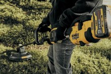 Additional picture of Trimmer 60V Flexvolt Max Cordless Brushless 17" (Attachment Capable) Kit Dewalt (1) Battery (1) Charger (1) .080" Line Prewound Spool