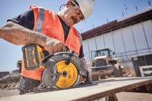 Additional picture of Saw Miter Double Bevel Sliding Compund 15 amp Dewalt (Bare Tool)
