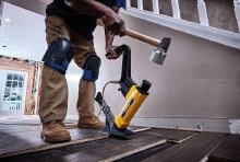 Additional picture of Nailer Flooring 2in1 15.5 GA Staples and 16 GA L-Cleats 1-1/2" to 2" Staples Dewalt (3) Base Plates - 1/2", 5/8" 3/4"