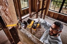 Additional picture of Saw Reciprocating 20V Max Atomic Cordless Brushless Kit Dewalt (1) Battery (1) Charger (2) Blades (1) Tool Bag