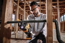 Additional picture of Saw Reciprocating 20V Max Atomic Cordless Brushless Kit Dewalt (1) Battery (1) Charger (2) Blades (1) Tool Bag