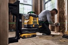 Additional picture of Laser 20V Max XR 3x360 Green Line Laser Kit Dewalt (1) Battery (1) Charger (1) Ceiling/Wall Bracket w/Tripod Mount (1) Laser Target Card