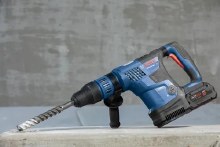 Additional picture of ROTARY HAMMER 1-9/16" 5.2 FTLB CORE 18V PROFESSIONAL KIT w/2 8 AH BATTERY, CHARGER