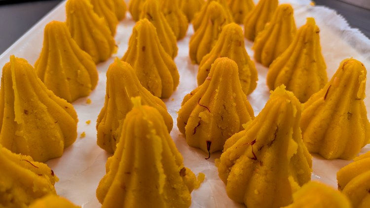 Kesar Mawa Modak 5pc Pack