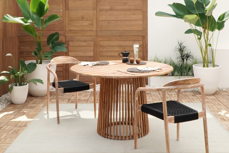 KENTANA DINING TABLE