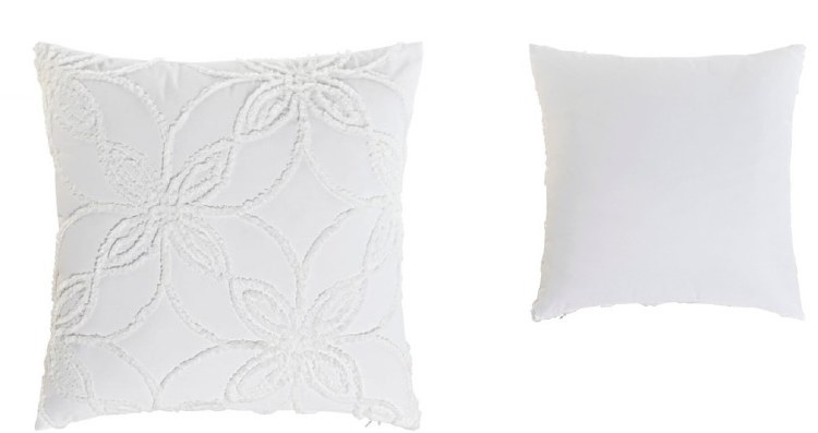 WHITE TUFTED FLOWER CUSHION