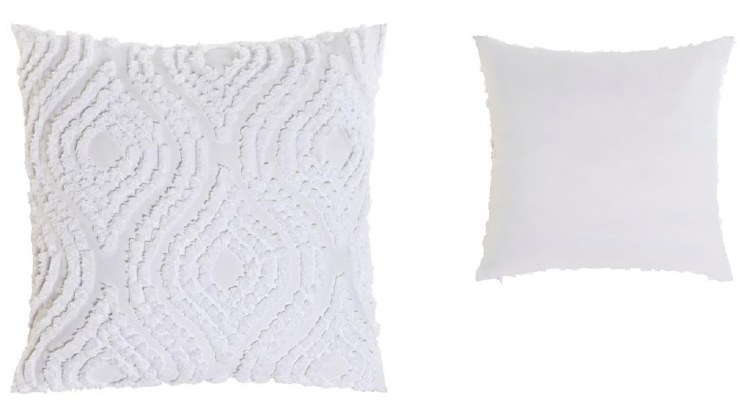 WHITE TUFTED SWIRL CUSHION