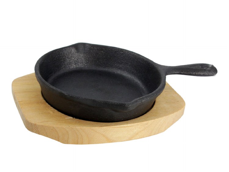 ROUND CAST IRON PAN W/WOODEN BASE