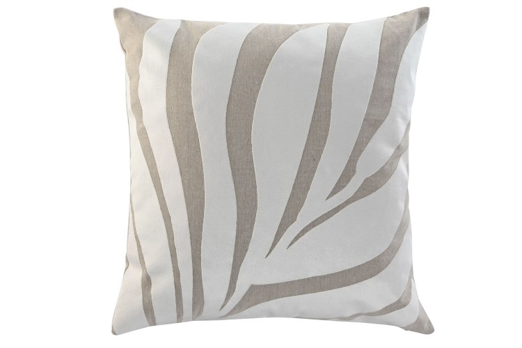 LEAF CUSHION WHITE  18" x 18"