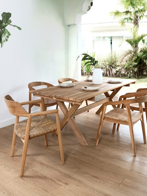 KUDUS DINING TABLE