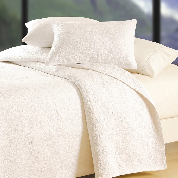 WHITE SHELL MATELASSE QUILT SET - KING